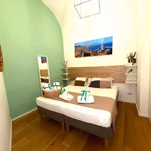 Fiftythree House - In The Heart Of Napoli